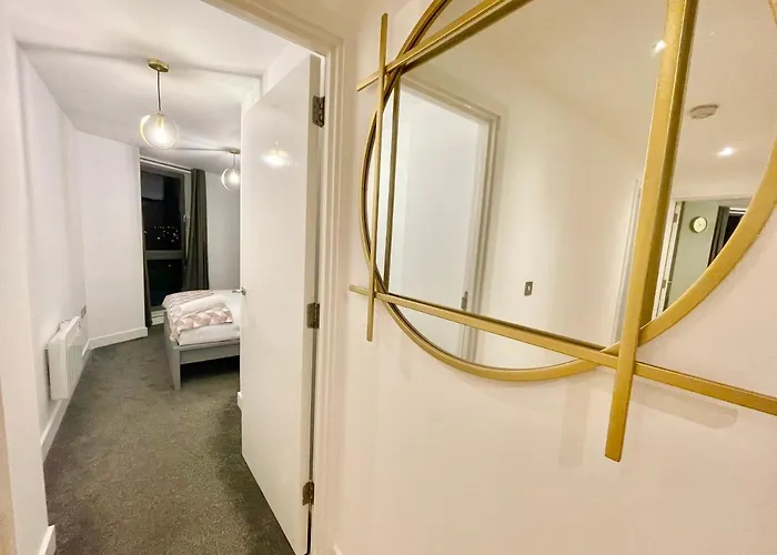 Chic Apartment, Free Parking, Balcony Apartment *