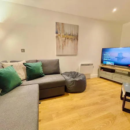 Apartment Chic Leeds Apartment, Free Parking, Balcony