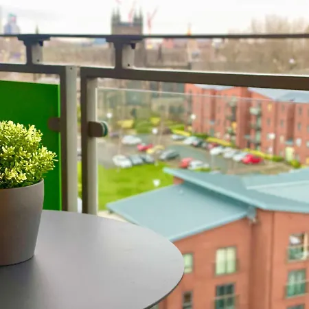 Chic Leeds Apartment, Free Parking, Balcony