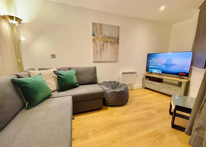 Апартаменти Chic Apartment, Free Parking, Balcony