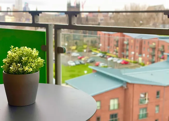 Chic Apartment, Free Parking, Balcony